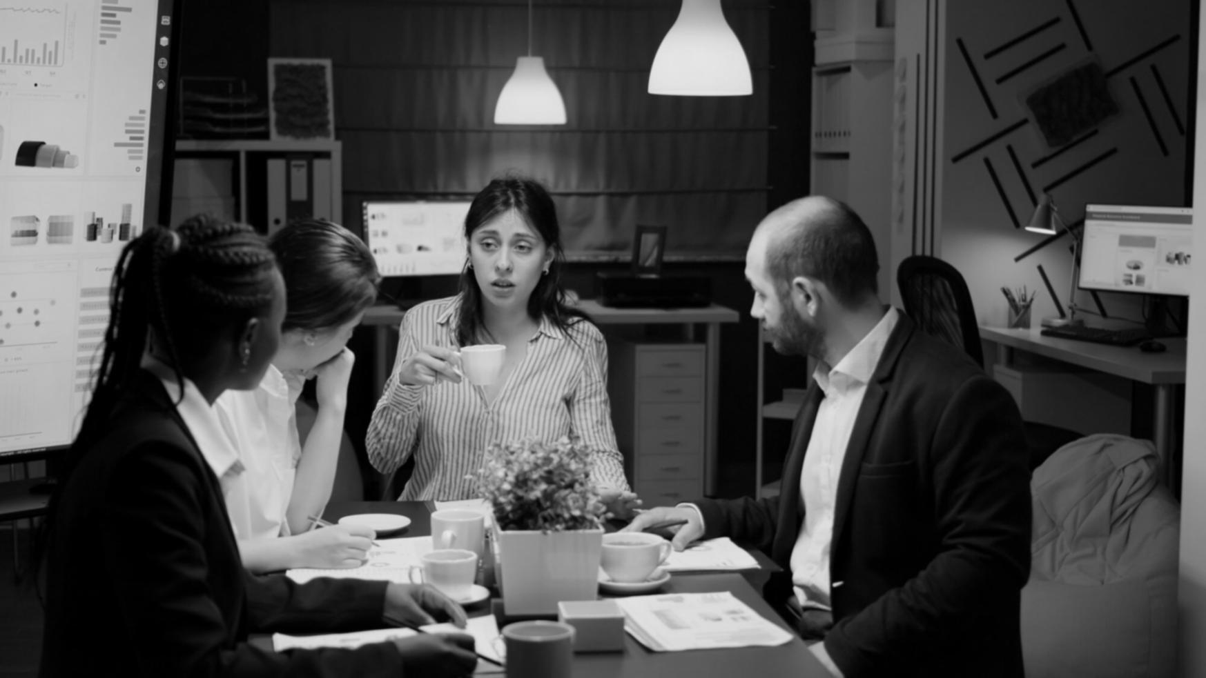 Session de travail en groupe sur les stratégies de négociation financière